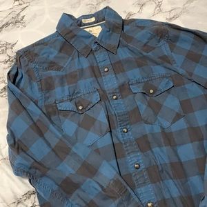 Men’s medium American Eagle blue button shirt